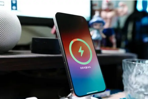 瑞安苹果15换屏服务分享用什么充电器给iPhone15充电更好 